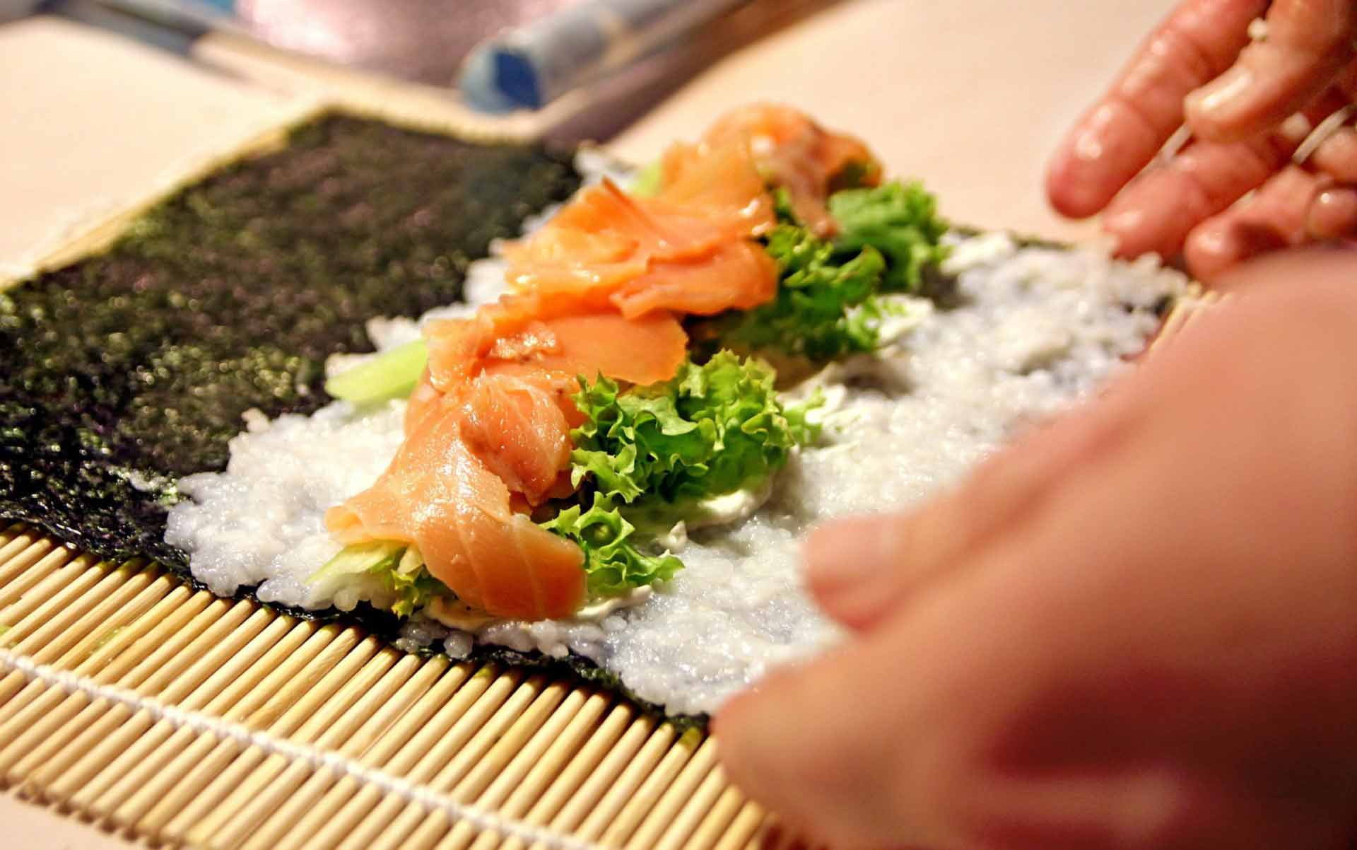 6 Carbonized Bamboo Sushi Rolling Mats with Rice Paddle - Image 3