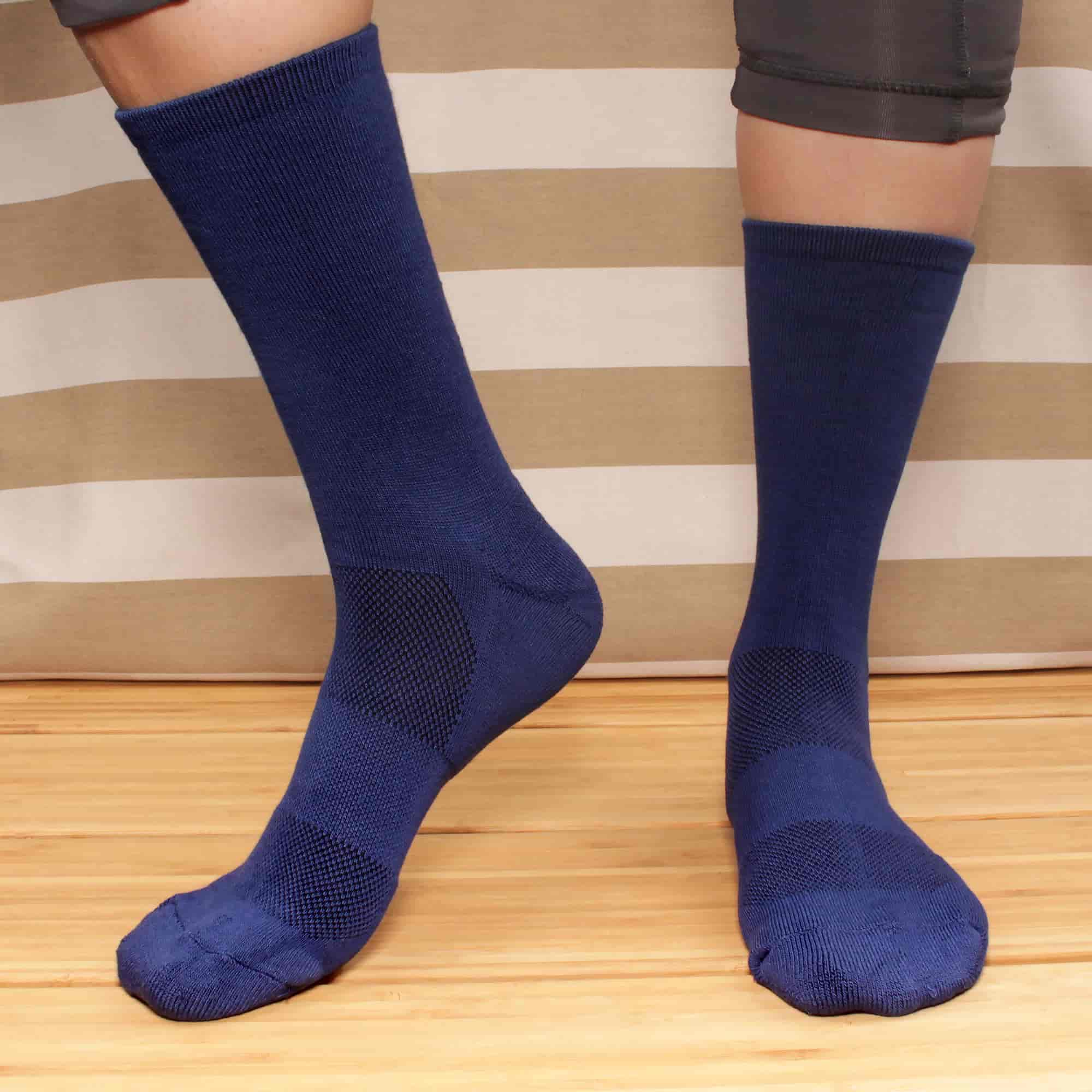 Women's Bamboo Cushioned Crew Socks: 4 Pairs - Image 4